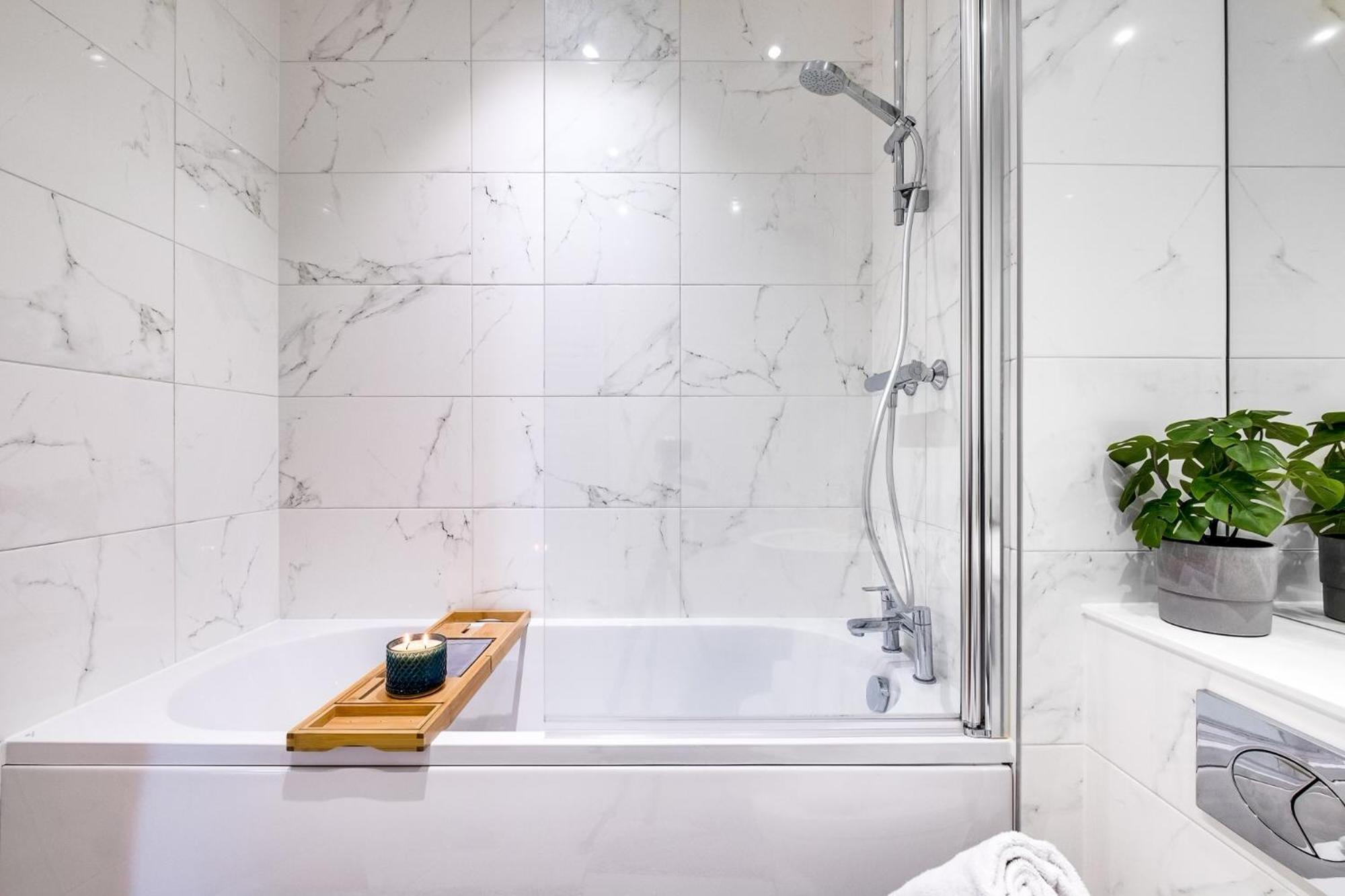 Luxurious & Glamorous Centrally Located 2 Bedroom 2 Bathroom Apartment - Central Birmingham - Secure Parking - Netflix 외부 사진